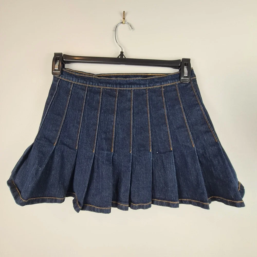 J Galt Y2K Mini Denim Skirt Pleated Small Goth Punk Leather Clasp Detail‎ School